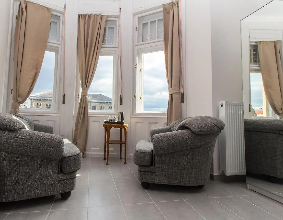 Butterfly Home Danube Budapest Bed & Breakfast