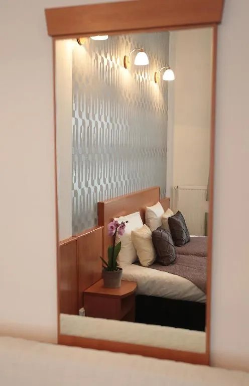 Butterfly Home Danube Budapest Bed & Breakfast