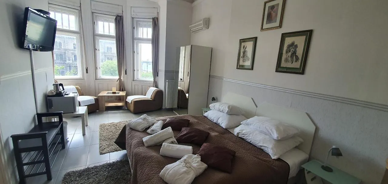 Butterfly Home Danube Budapest Bed & Breakfast