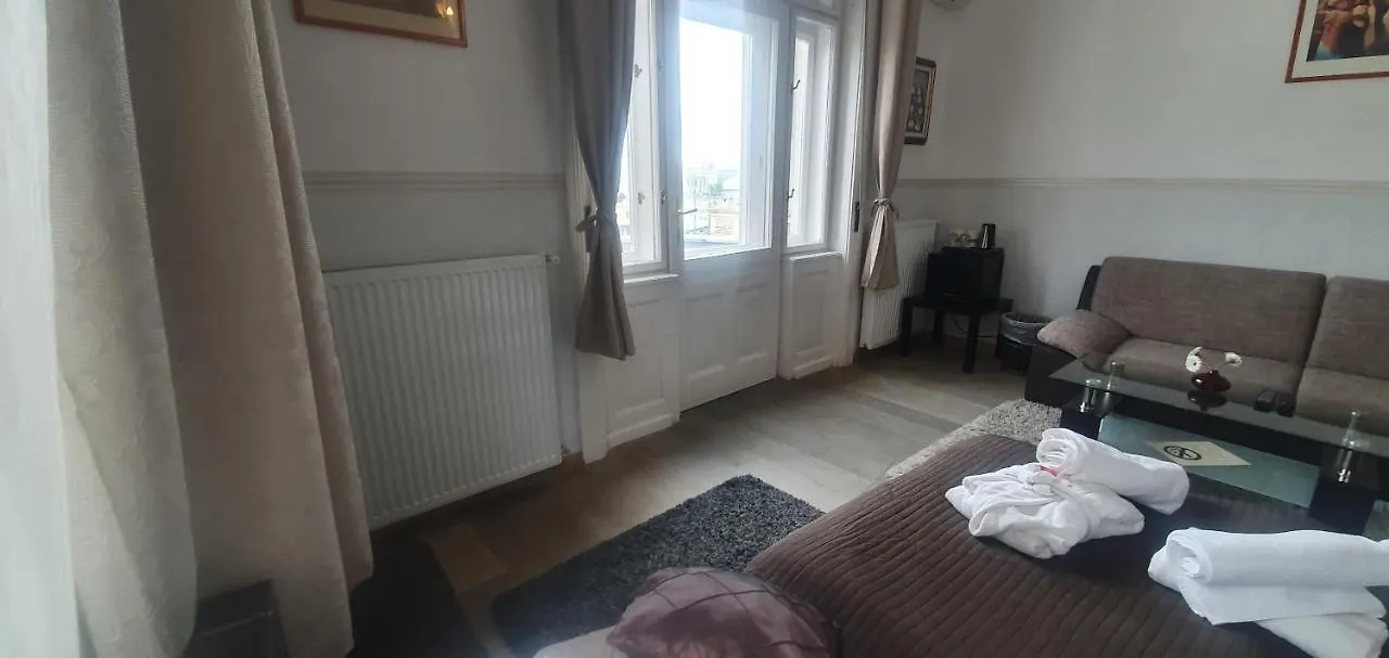 Butterfly Home Danube Budapest Bed & Breakfast